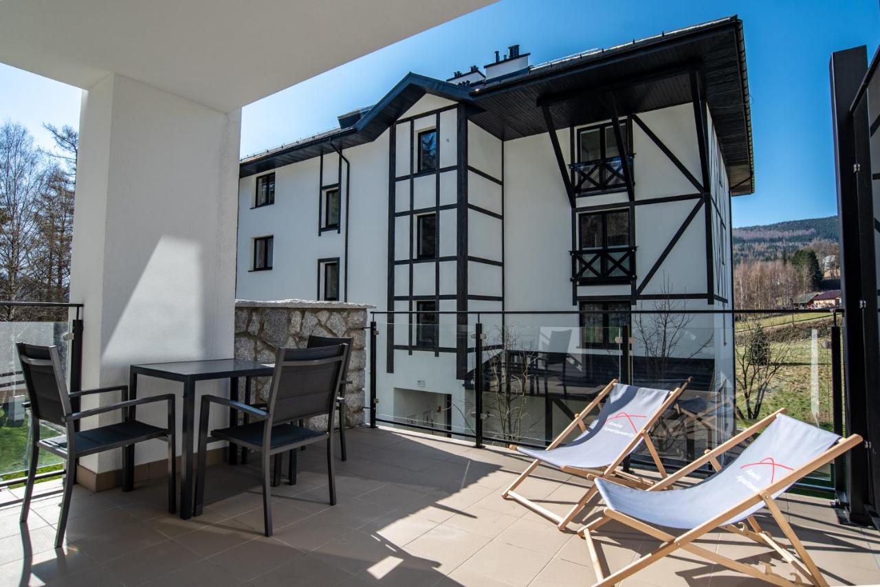 Apartamenty Amira W Kompleksie Apartamenty Piano Свєрадув-Здруй Екстер'єр фото